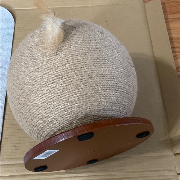 Cat Scratching Ball with Feather Toy - Picture 3 of 3